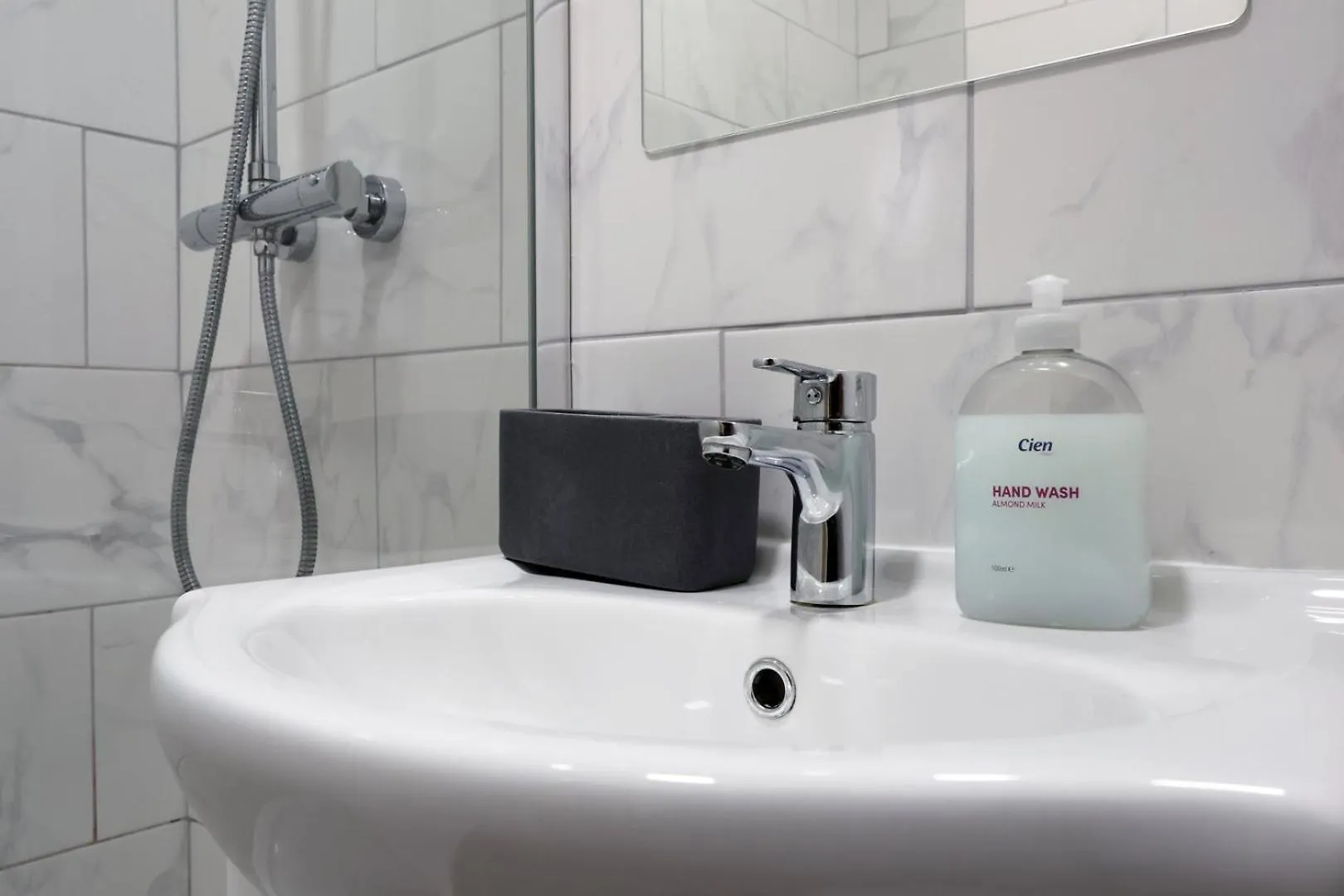Cozy Pontcanna Escape With Double Beds And Wifi Кардифф Апартаменты